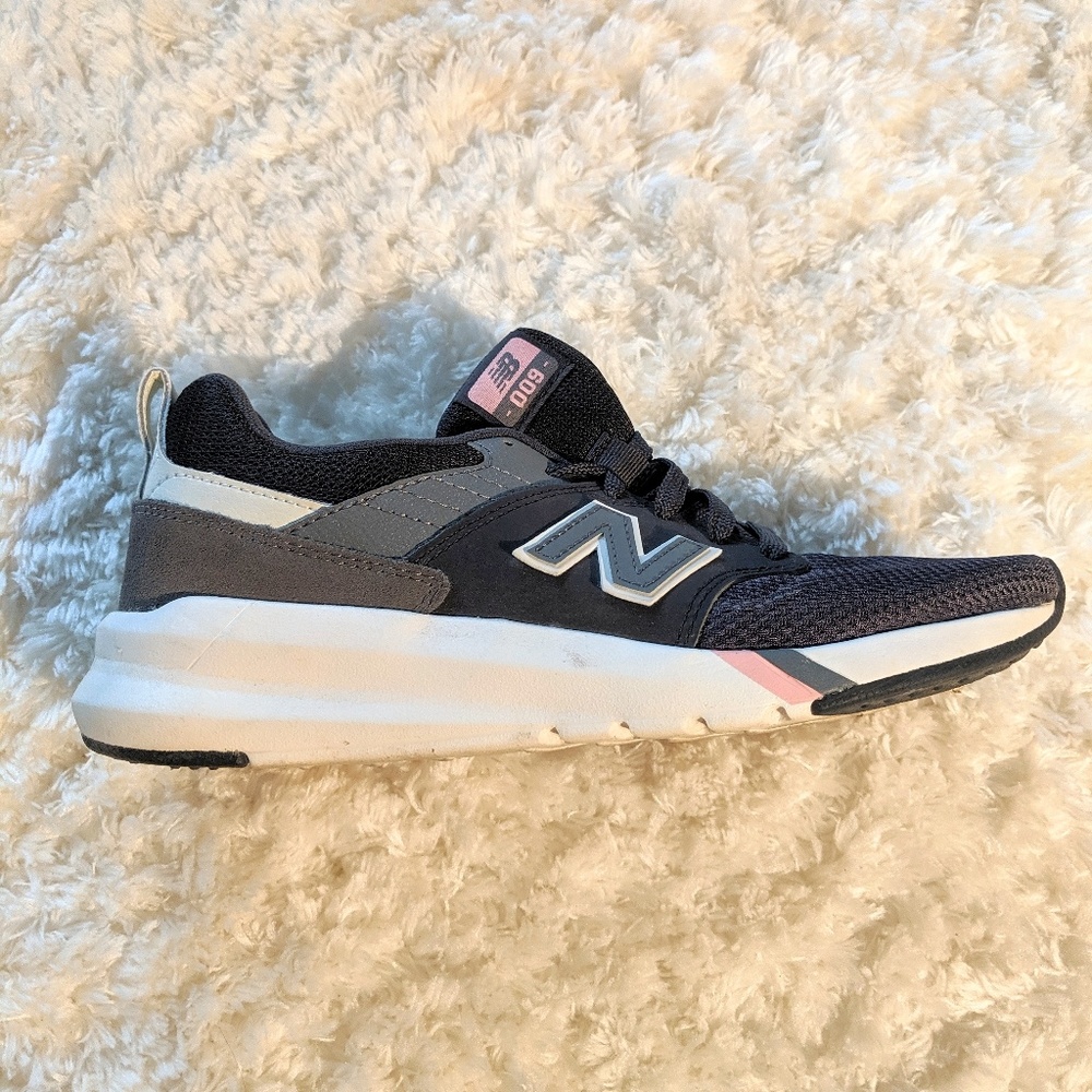 New Balance Woman's 7.5